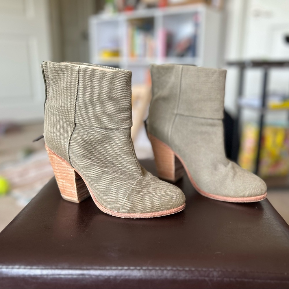 Gently used rag & bone green linen ankle booties, size 5/35
